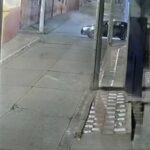 Irresponsables lanzando pólvora desde un vehículo por las calles de Fusagasugá