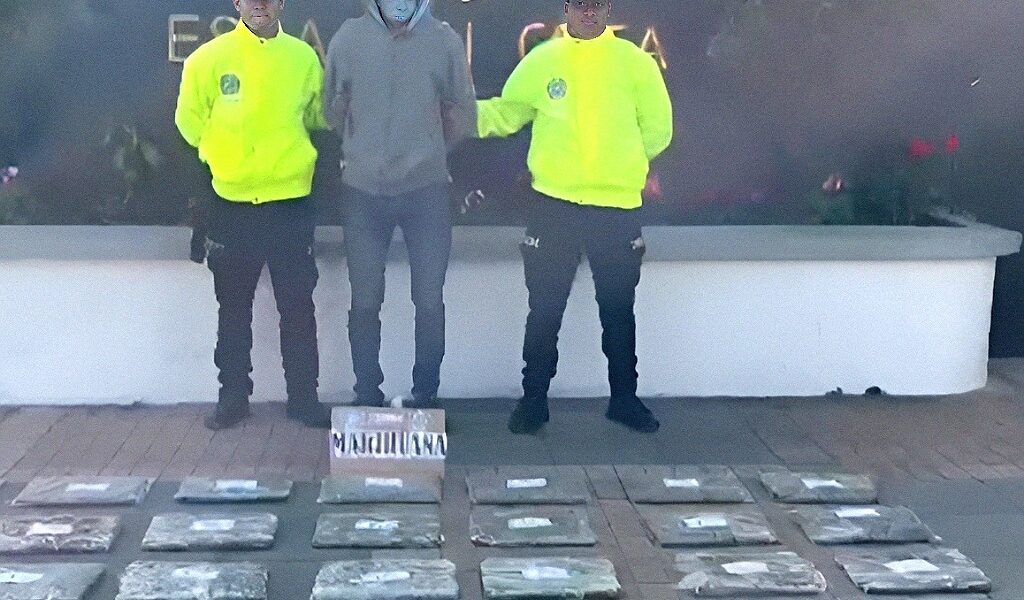 Policía incautó 13 kilos de marihuana en un bus intermunicipal que iba de Bogotá-Cota