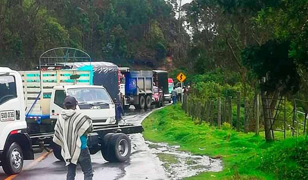Protestas y bloqueos en la vía Zipaquirá-Pacho por instalación de peaje