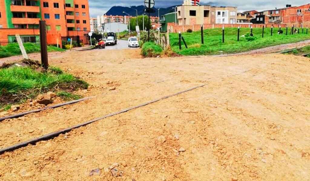 Habilitan paso improvisado sobre la vía férrea en Zipaquirá