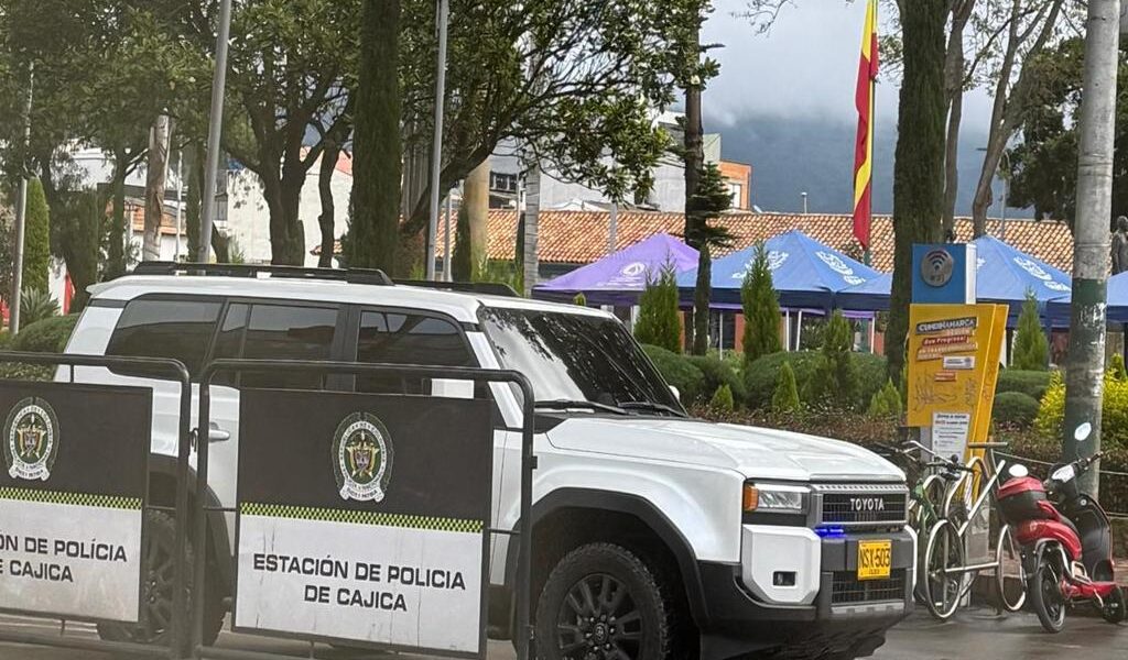 Alcaldía de Cajicá estrena camioneta Toyota, costó más de 425 millones de pesos