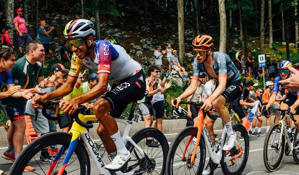 Egan Bernal finalizó el Giro en el Top 10